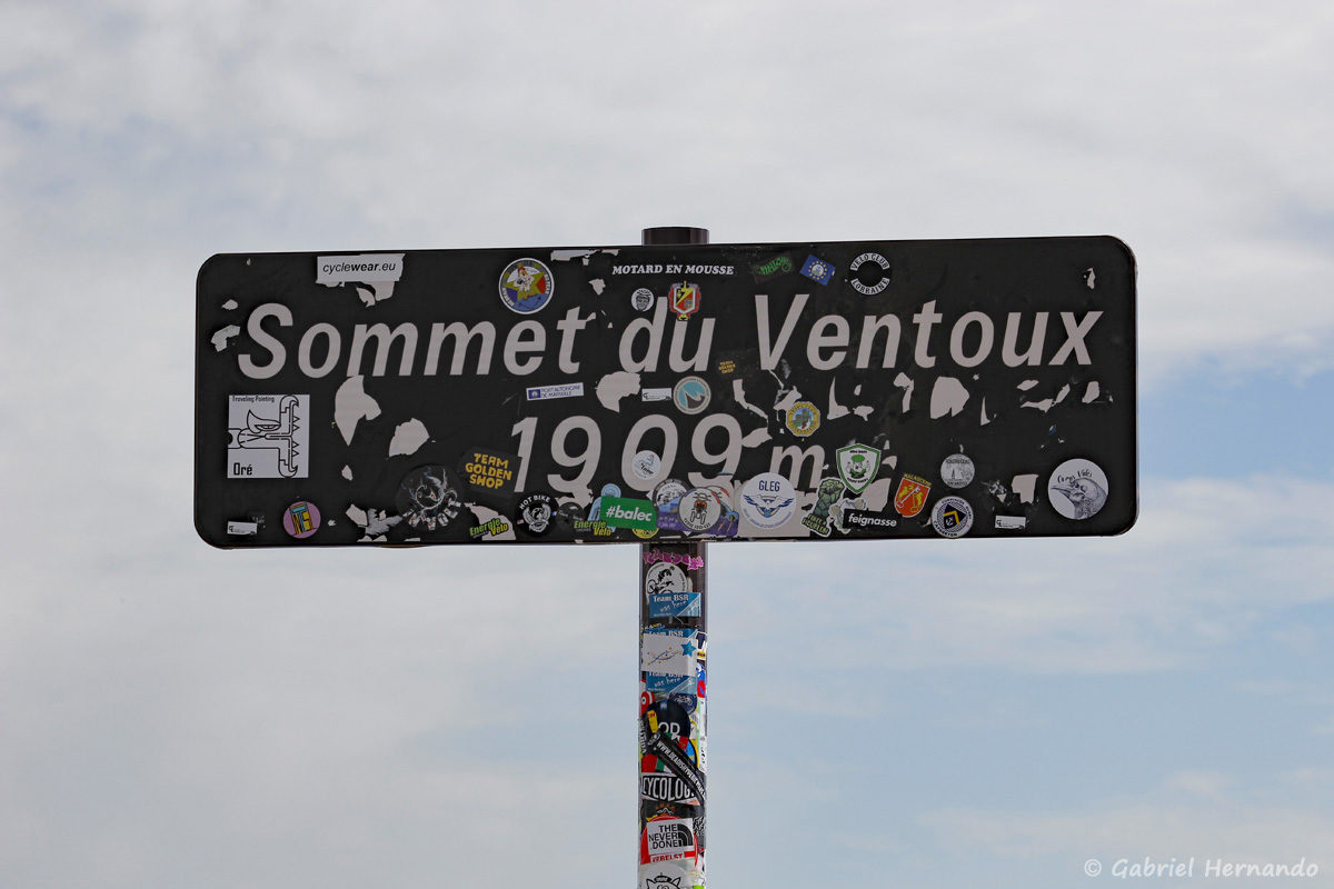 Panneau au sommet du Mont Ventoux