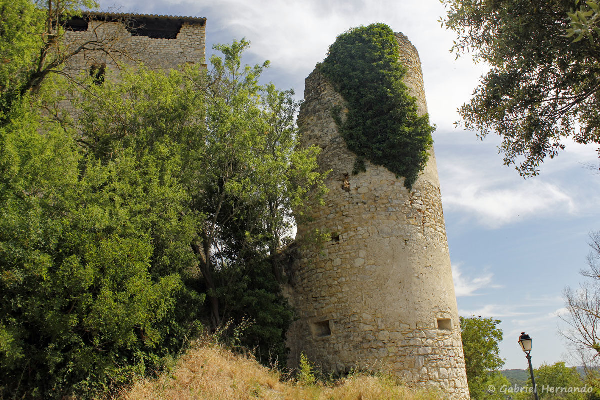 Vestiges d'une ancienne tour du château dit des Templiers, à Gréoux Les Bains