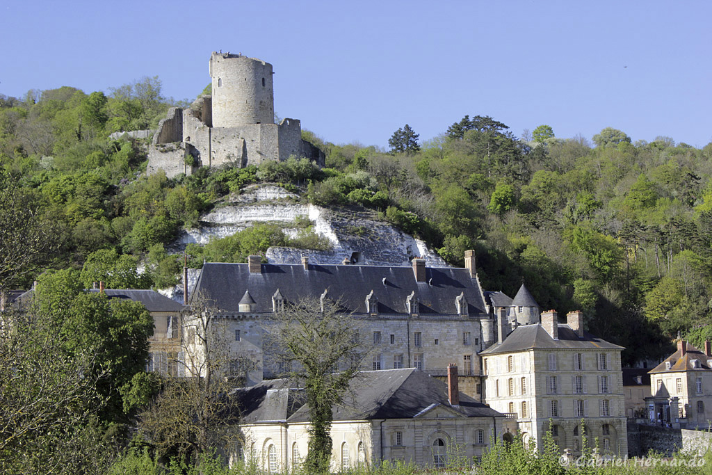 Les deux châteaux de la Roche Guyon, vus des jardins du château (avril 2017)