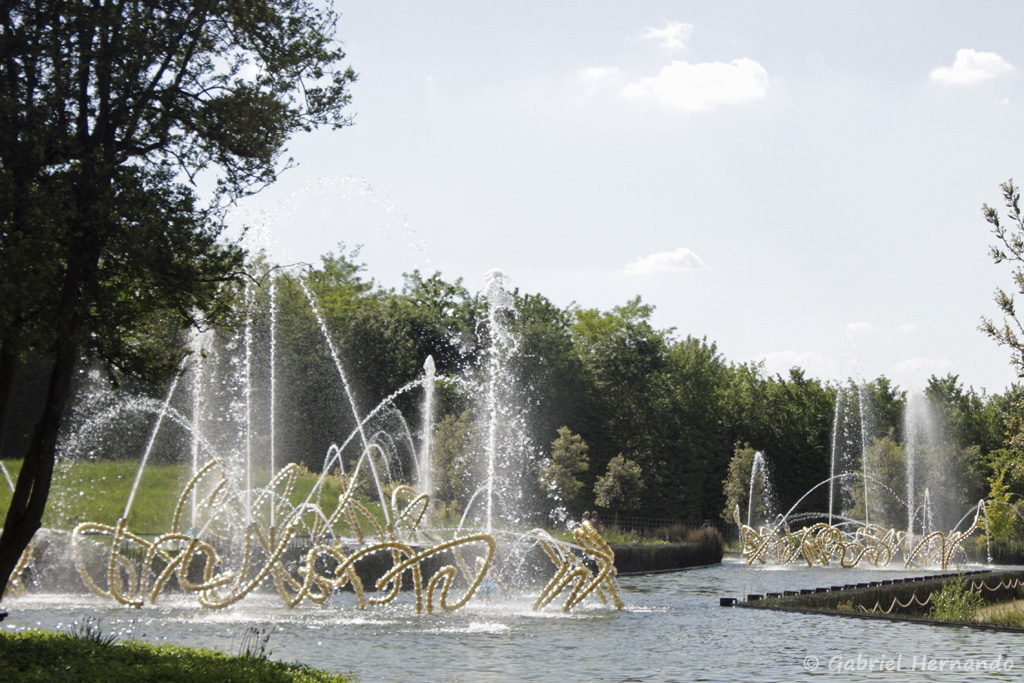 Bosquet du théâtre d'eau, un bassin moderne, au sein du parc du château Versailles