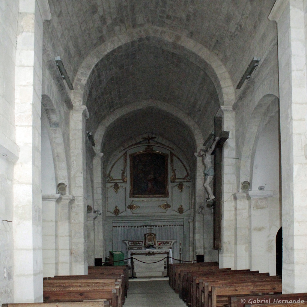 Intérieur de l'église de Roussillon de Provence