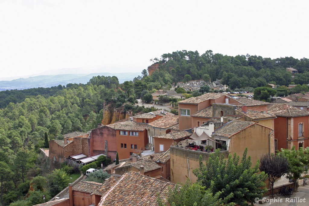 Vue sur le village de Roussillon en Provence