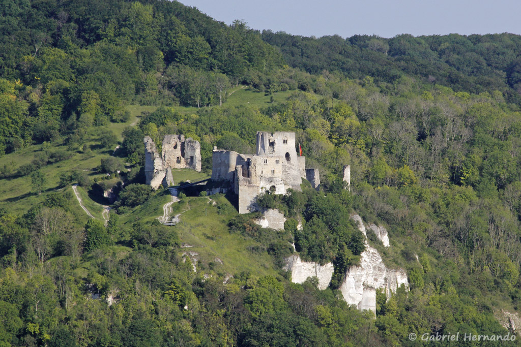 Vue sur le Château Gaillard, depuis le panorama de la côte du Thuit (juin 2021)