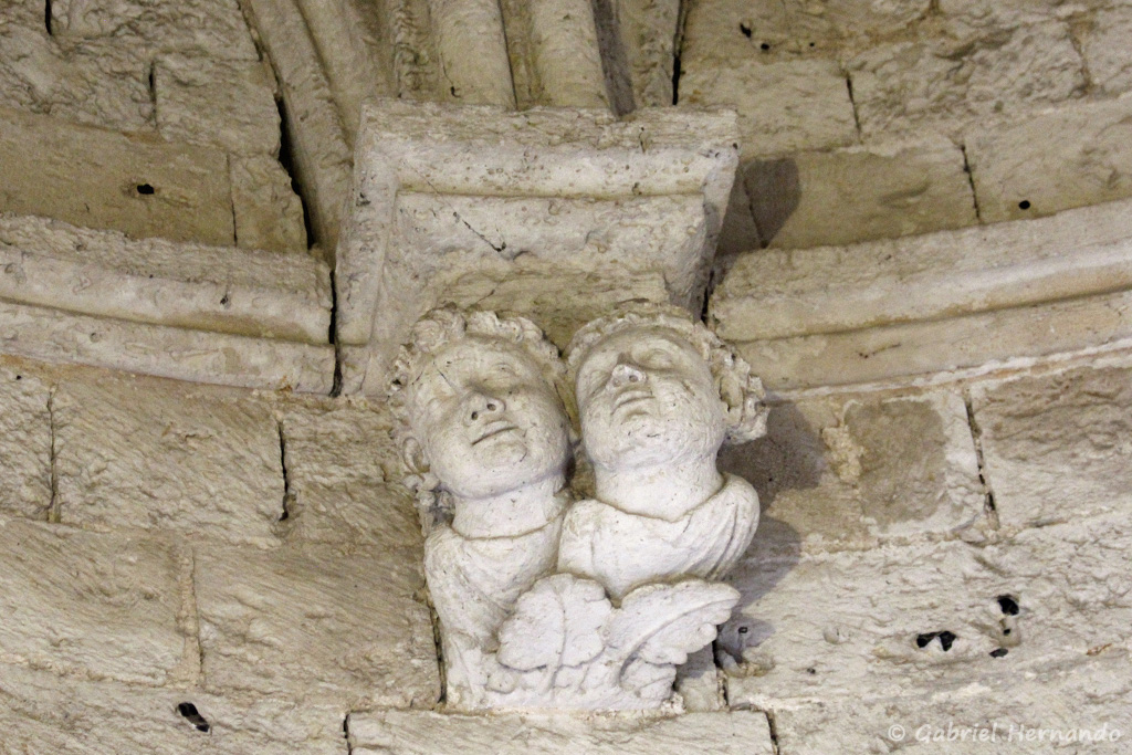 Sculpture dans la tour des archives (Vernon, journées du patrimoine, septembre 2020)