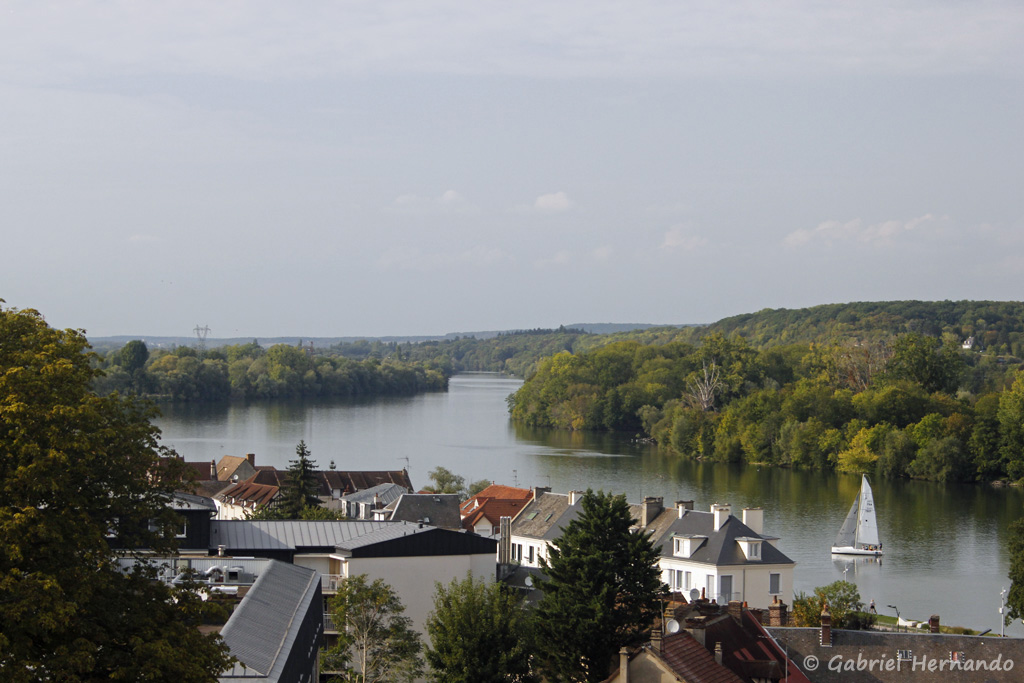 La Seine, en aval, vue la tour des archives (Vernon, journées du patrimoine, septembre 2020)