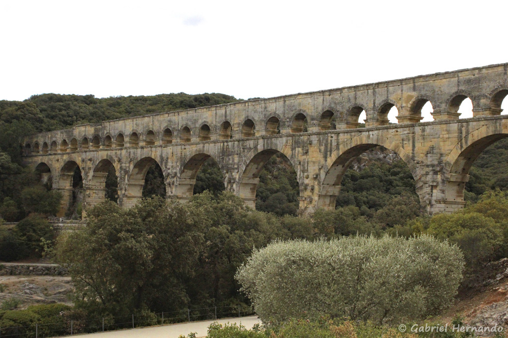 Le pont du Gard, vu de la rive gauche en aval (septembre 2018)