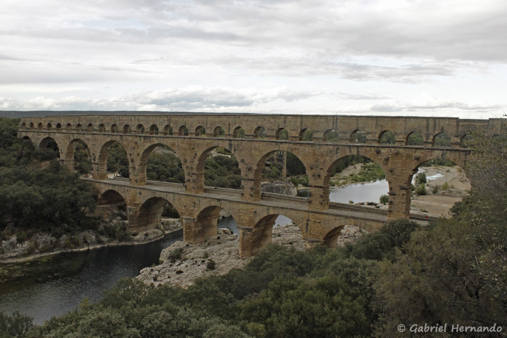 Le pont du Gard, vu de la rive droite en amont (septembre 2018)