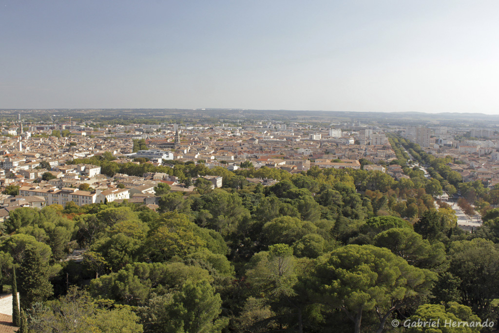 Vue panoramique sur Nîmes, du sommet de la Tour Magne (Septembre 2017)