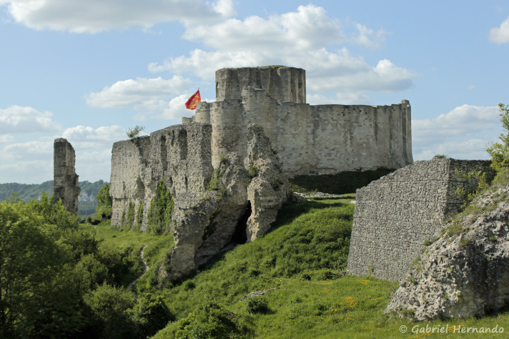 Vue sur le château Gaillard, depuis les côteaux environnants (Les Andelys, mai 2018)
