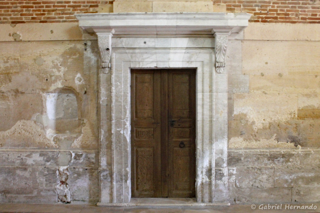Une porte latérale dans la chapelle funéraire de Diane de Poitier (Anet, juin 2021)