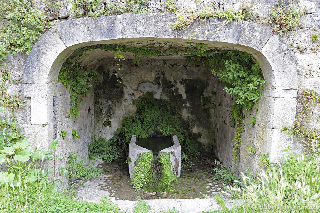 Fontaine, à Salles-La-Source (juillet 2021)