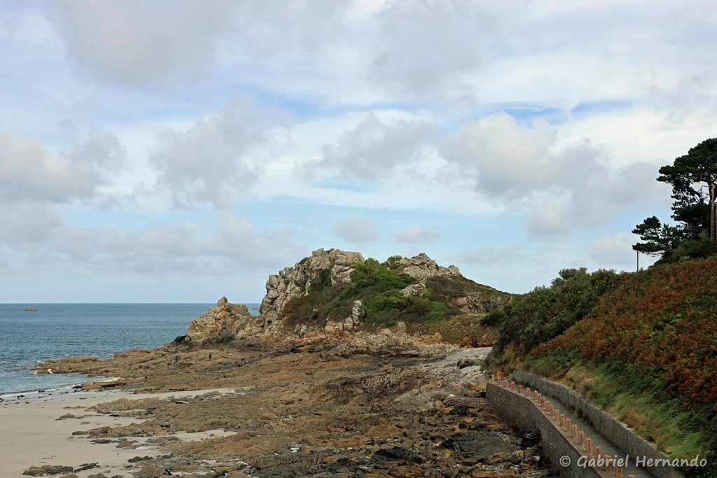 La Pointe du Château, à l'est de la plage de Trestrignel (Perros-Guirec, septembre 2021)
