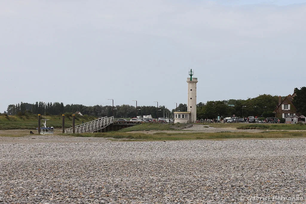 Le phare du Hourdel, vu de la pointe du même nom (Cayeux-Sur-Mer, août 2021)