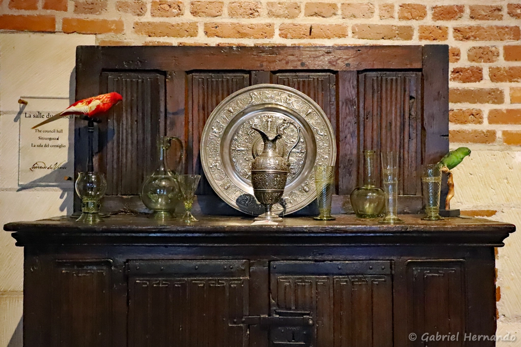 Mobilier et objets dans la salle du Conseil (Château du Clos Lucé, Amboise, novembre 2021)