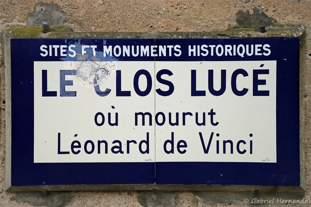Ancien panneau signalétique du Clos Lucé (Amboise, novembre 2021)
