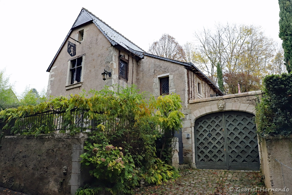 Belle demeure ancienne, voisine du Château du Clos Lucé (Amboise, novembre 2021)