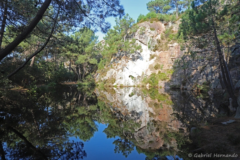 Les lacs bleus, anciennes carrières de Grès rose d'Erquy (Cap d'Erquy, septembre 2021)