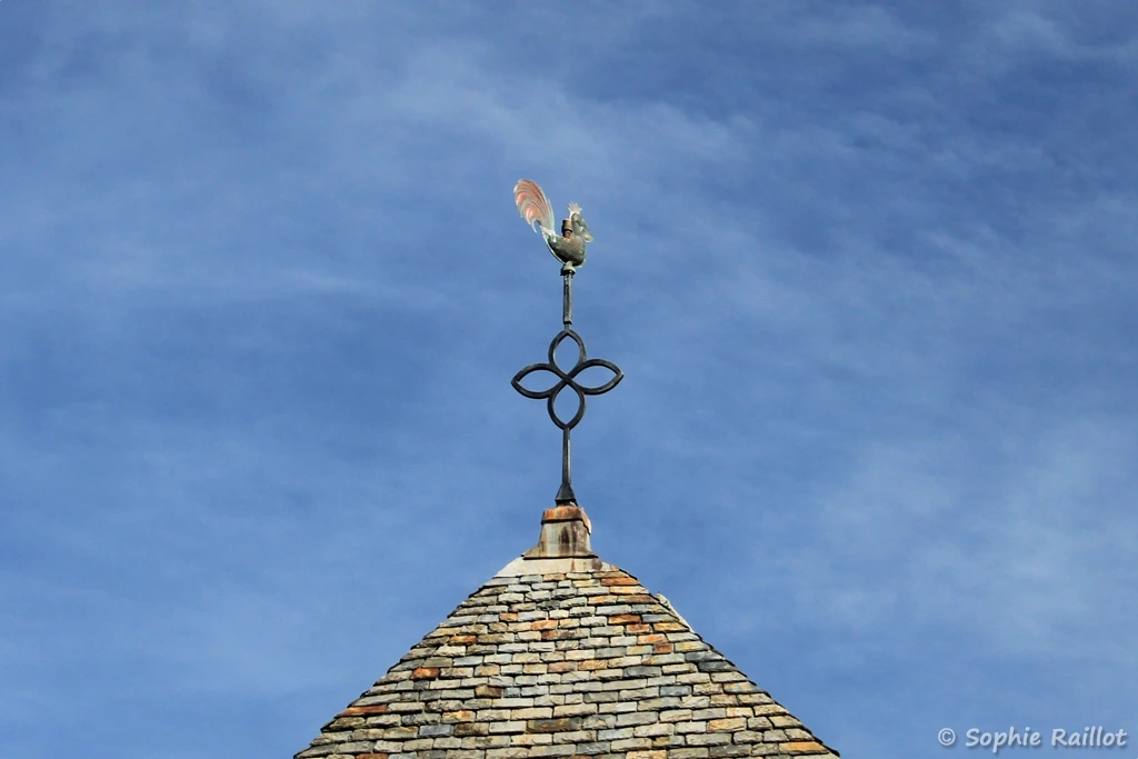 Girouette au sur la toiture de la chapelle du château (Fort La Latte, Plévenon, septembre 2021)