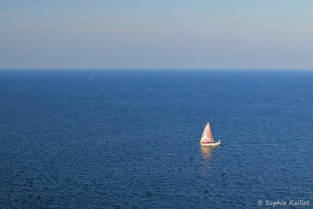 Petit voilier, au large du Cap (Cap Fréhel, septembre 2021)