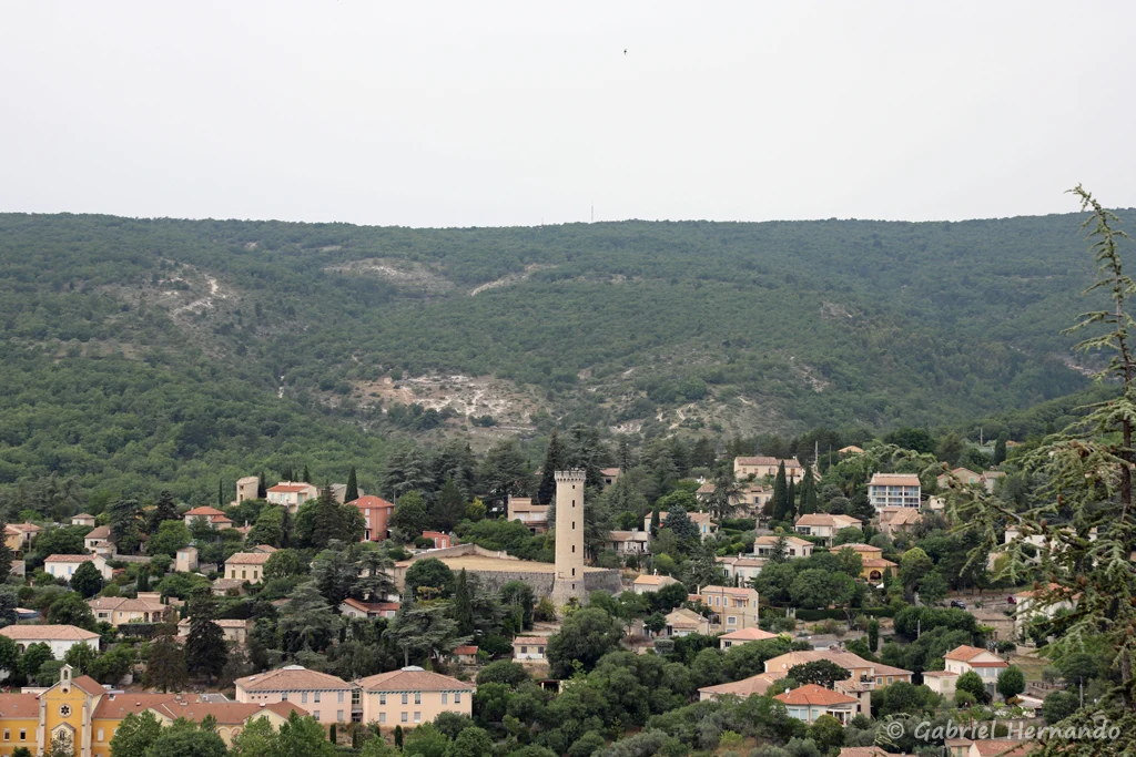 Panorama vers le nord, vu de la citadelle (Forcalquier, juin 2022)