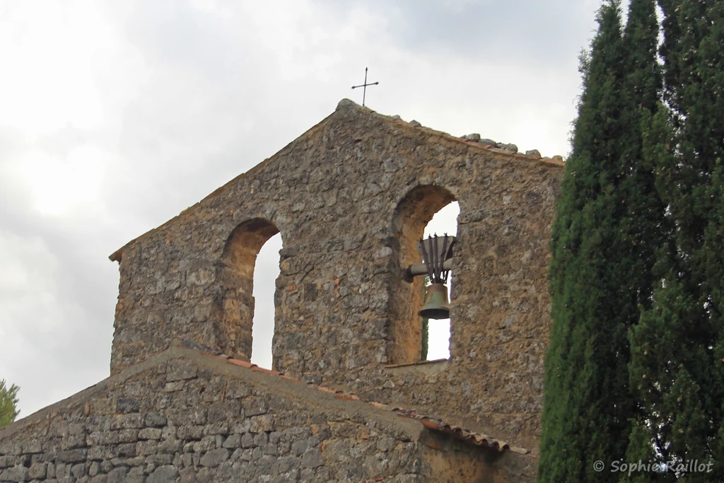 Le clocher-mur de la chapelle Saint-Victor (Villecroze, juin 2022)