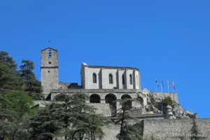 La citadelle, avec le donjon (XIIIe siècle) et la chapelle Notre-Dame du château (XVe Siècle) (Sisteron, juin 2022)