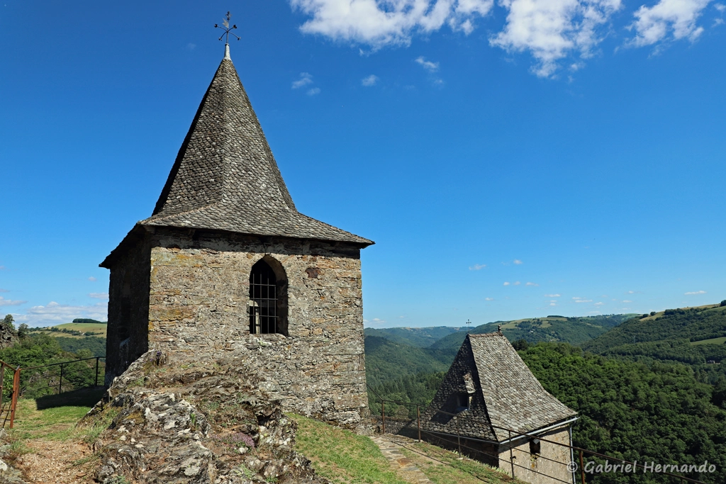Le clocher annexe et l’église Saint-Clair et Saint-Roch de La Vinzelle (La Vinzelle, juin 2022)