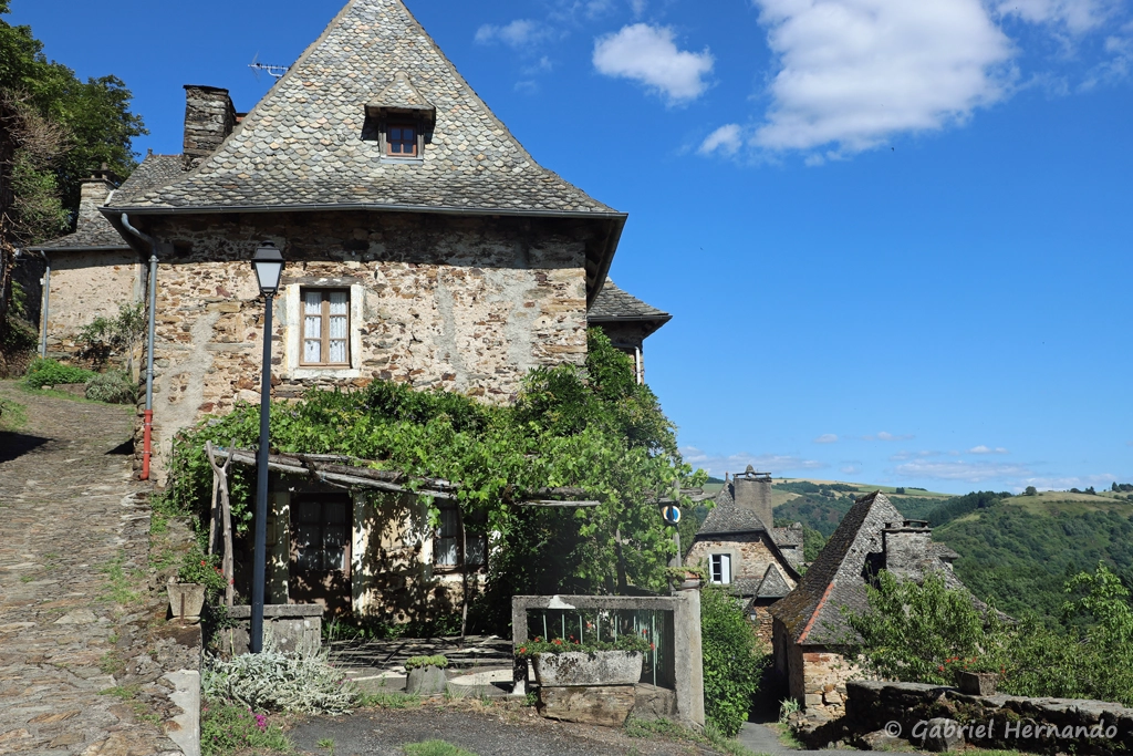 Maisons pittoresques du hameau (La Vinzelle, juin 2022)