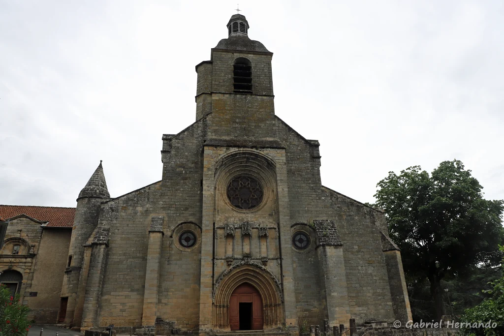 Eglise Notre-Dame-du-Puy, datant du XIIIe sicle, sans doute la plus ancien lieu de culte de la cité (Figeac, juin 2022)