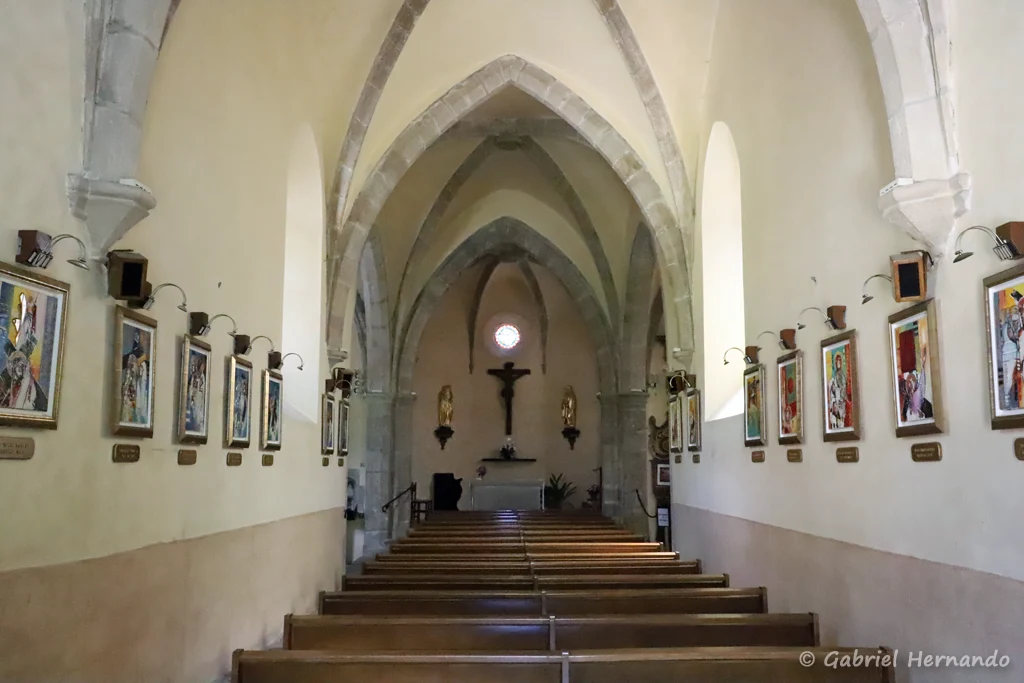 La nef de l'église Sainte Madeleine (Belcastel, juillet 2022)
