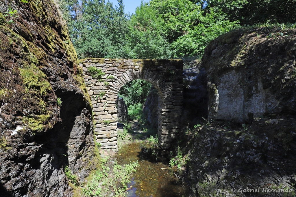 Ruines du Fort du Roc d'Anglars (Belcastel, juillet 2022)