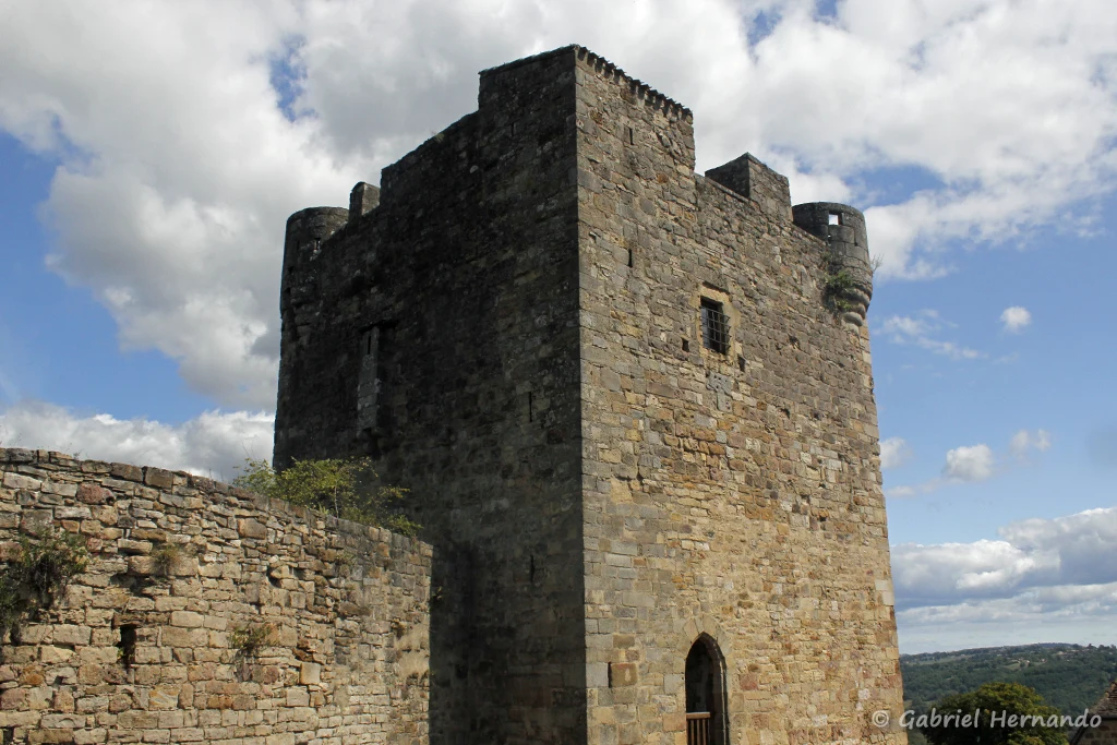 La Tour de Modon (XIIIe siècle), le donjon carré, centre de défense de la citadelle (Capdenac-le-Haut, septembre 2019)
