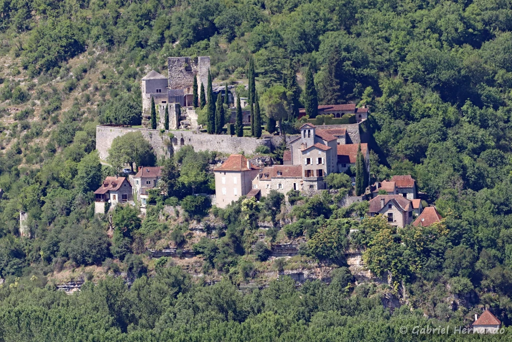 Village de Montbrun et son château construit du XIIIe siècle (Saut de la Mounine, juillet 2022)