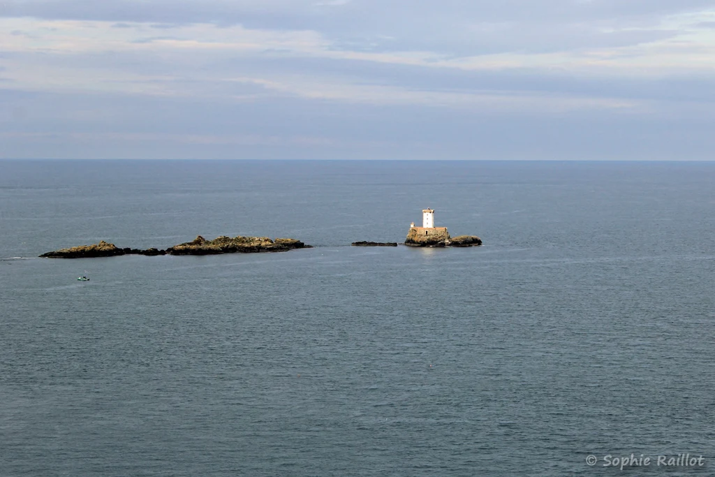 L'Ost-Pic et son phare, depuis la pointe de Bilfot (Plouézec, 18 septembre 2021)