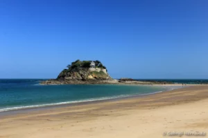 L'île et la plage du Gesclin (Saint Coulomb, mai 2023)