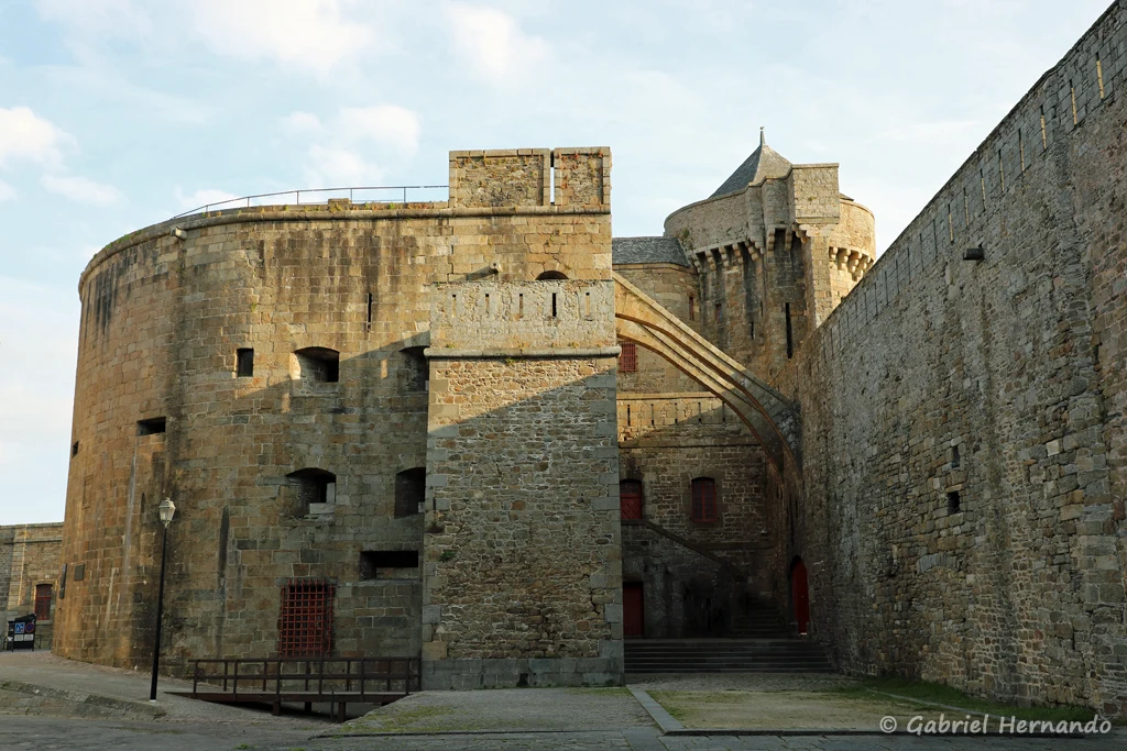 La Tour Qui Qu'en Grogne du château/mairie (Saint-Malo, mai 2023)