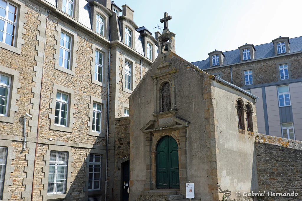 Chapelle Saint Aaron, consacrée en 1621 et construite sur le point culminant du rocher de Saint-Malo (Saint-Malo, mai 2023)