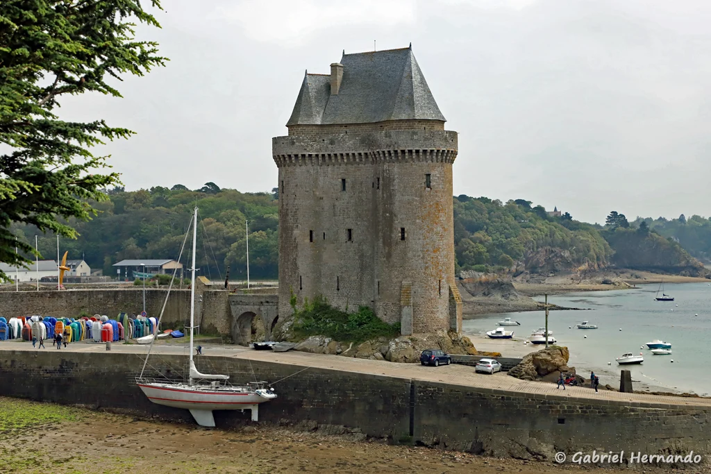 Tour Solidor et la cale d'accès permanent à la mer (Alet, Saint-Malo, mai 2023)