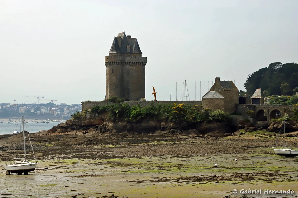 Tour Solidor et anse Solidor à marée basse (Alet, Saint-Malo, mai 2023)