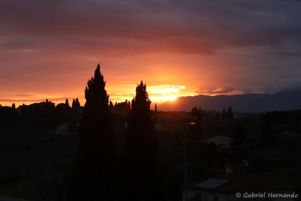 Coucher de soleil, depuis la nouvelle bibliothèque (Cerreto Guidi, Italie, octobre 2024)