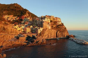 Manarola, sous la lumière du soleil couchant (Cinque Terre, Italie, octobre 2024)