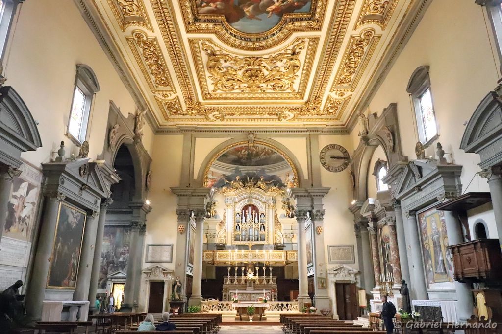 Nef unique de l'église San Marco, avec ses ornements (Florence, Italie, octobre 2024)