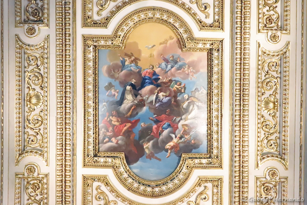 Plafond sculpté de 1679, d'après un projet de Pier Francesco Silvani, et la toile centrale, représentant l'Assomption de la Vierge, de Giovanni Antonio Pucci, en 1725 (Florence, Italie, octobre 2024)
