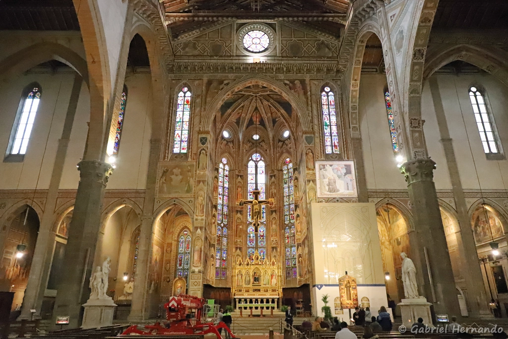 La cœur de la basilique Santa Croce, réaménagé par Giorgio Vasari en 1566 (Florence, Italie, octobre 2024)