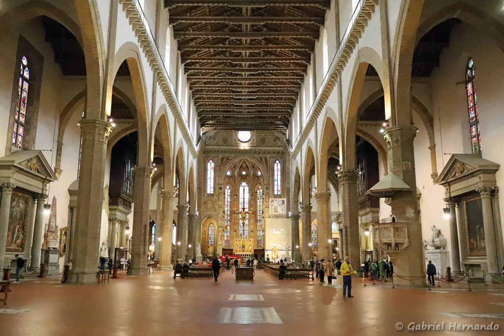 La nef de la basilique Santa Croce (Florence, Italie, Octobre)