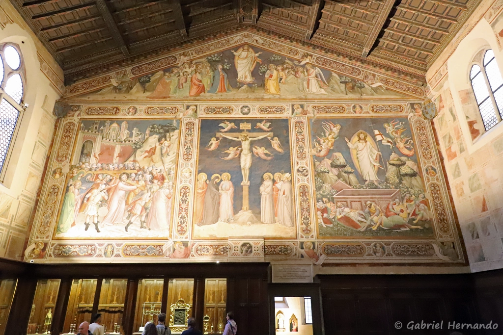 Sacristie de la basilique Santa Croce, très belle salle du XIVe siècle, enrichie de fresques de Taddeo Gaddi (1338) comportant l'évocation de la vie de la Vierge, ainsi que des scènes de la crucifixion (Florence, Italie, octobre 2024)