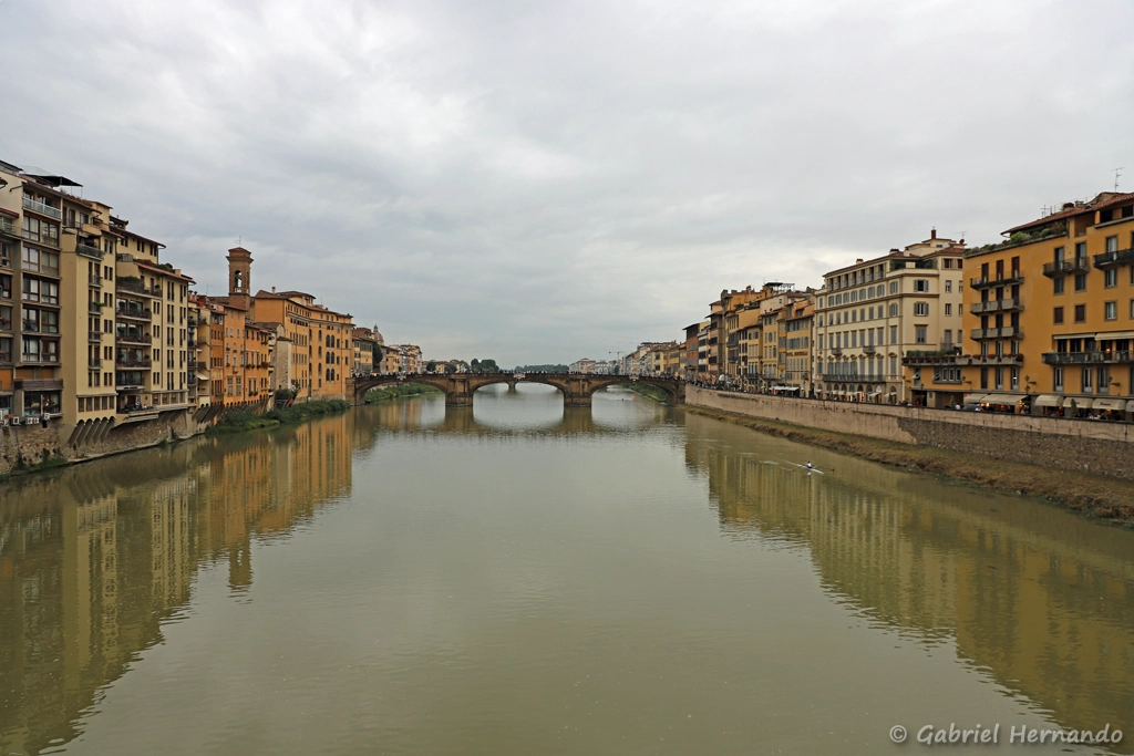L'Arno et le Ponte Santa Trinita, en aval et depuis le Ponte Vicchio (Florence, Italie, octobre 2024)