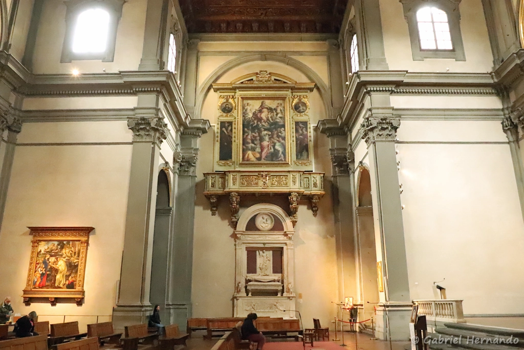 Aile est du transept, avec le tableau représentant l'Assomption de la Vierge Marie, de Giorgio Vasari, en 1568 (Badia Fiorentina, Florence, Italie, octobre 2024)