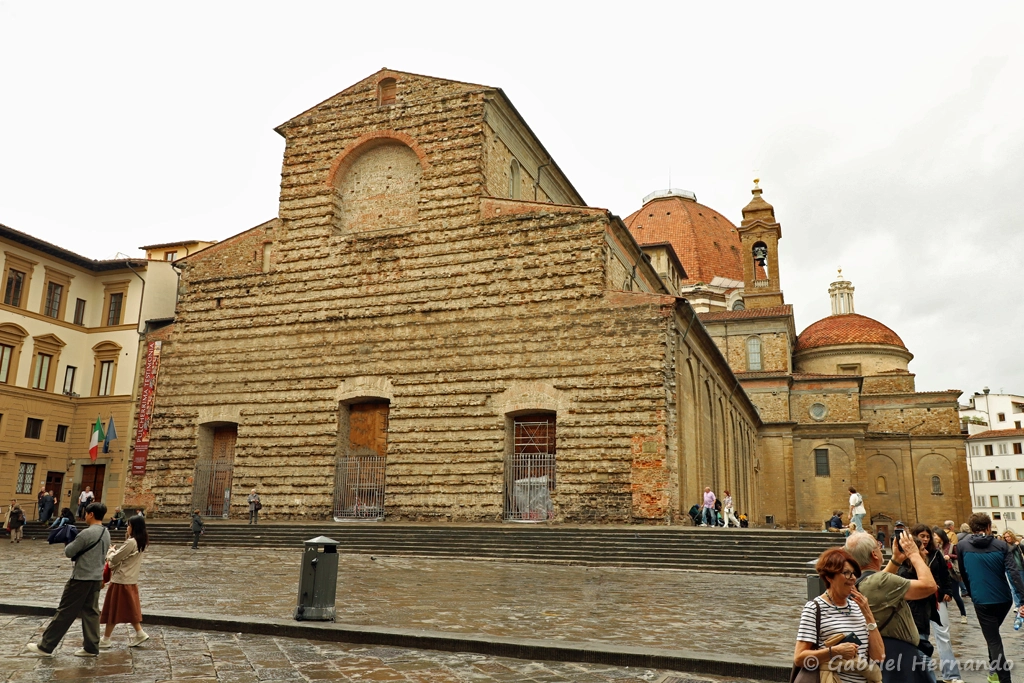 La basilique San Lorenzo et sa façade inachevée (Florence, Italie, octobre 2024)