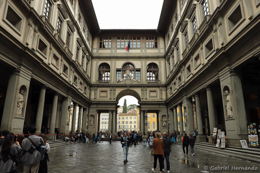 Bâtiment de la Galerie des Offices, jouxtant le Palazzo Veccio (Florence, Italie, octobre 2024)